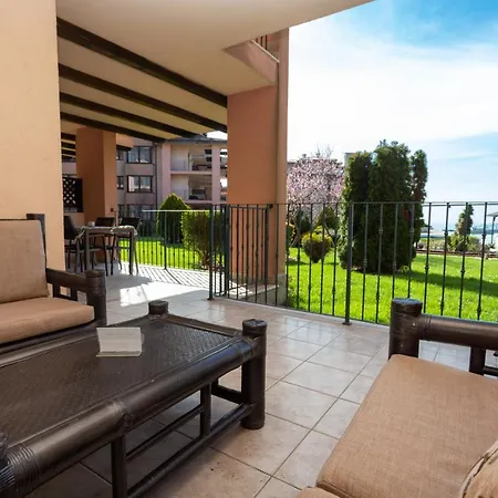 Апартамент Luxury Family Kaliakria Топола